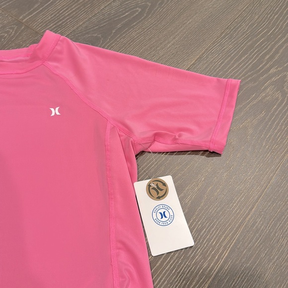NWT! HURLEY solid pink short sleeve rash guard. Size small. - Picture 2 of 6